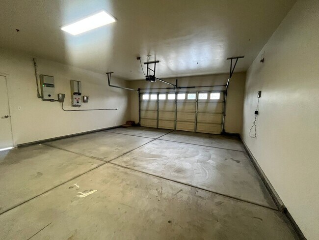 Building Photo - 2126 N Lindsay Ct