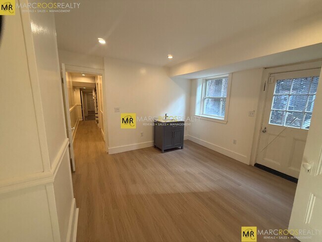 Building Photo - 1755 Beacon St