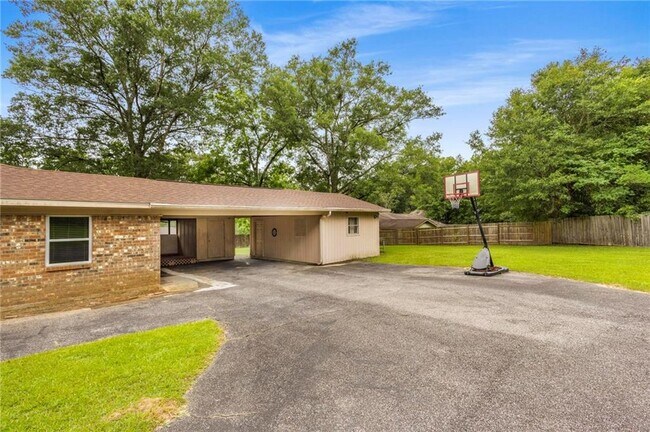 Building Photo - 2316 Woodland Rd