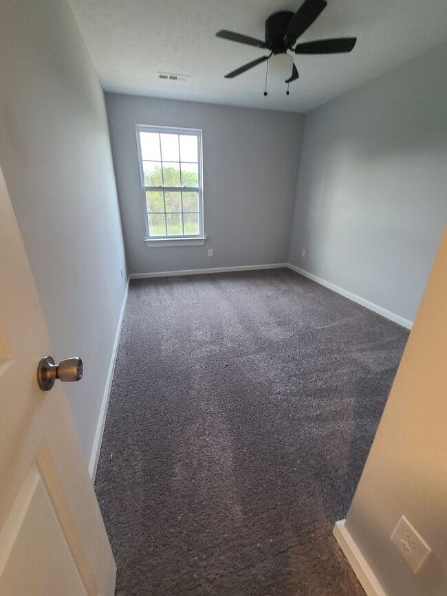 Building Photo - 607 Longfellow Ln