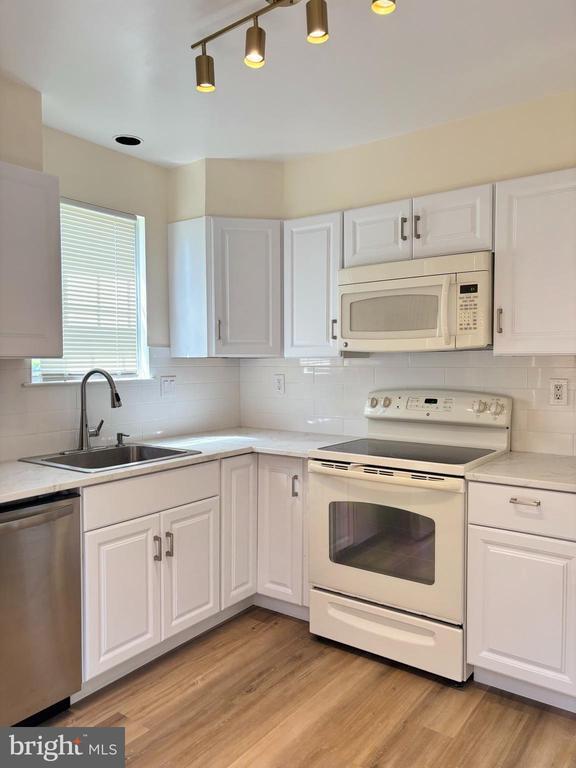 Building Photo - 28 Portsmouth Ct