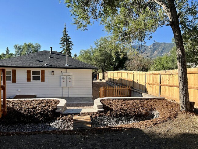 Building Photo - 220 W Ramona Ave