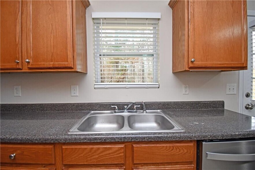 Building Photo - 639 Mill Stone Bluff