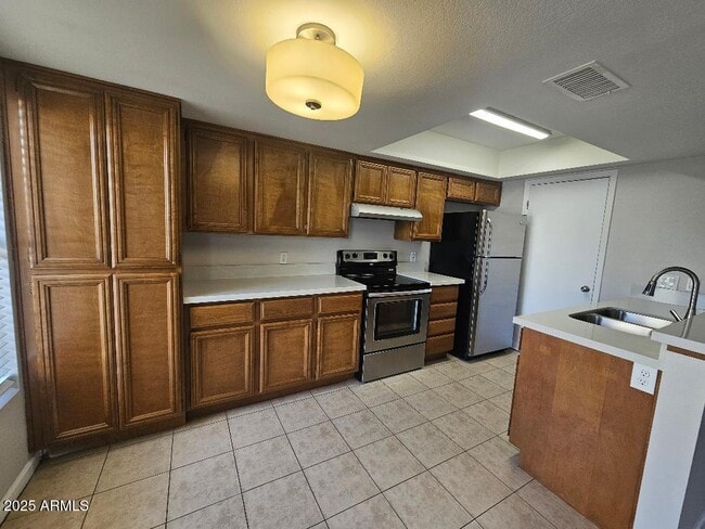 Building Photo - 810 E Morningside Dr