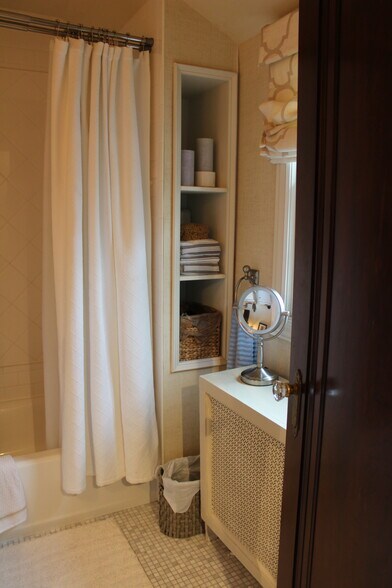 Building Photo - 9144 River Rd