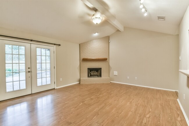 Building Photo - 20 Tulip Hill Ct