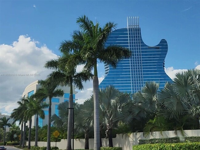 Building Photo - 4101 SW 54th Ct