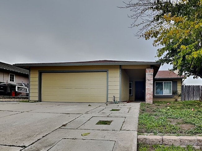 Building Photo - Freshly Remodeled 4/2 House in Oakley Available Now!