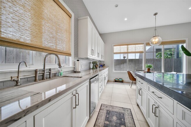 Building Photo - 1510 Johanna Dr