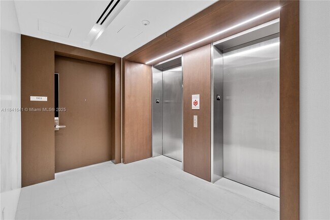 Building Photo - 300 Biscayne Blvd Way