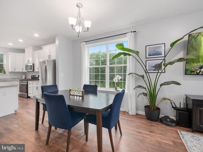 Building Photo - 131 Edgewater Ct