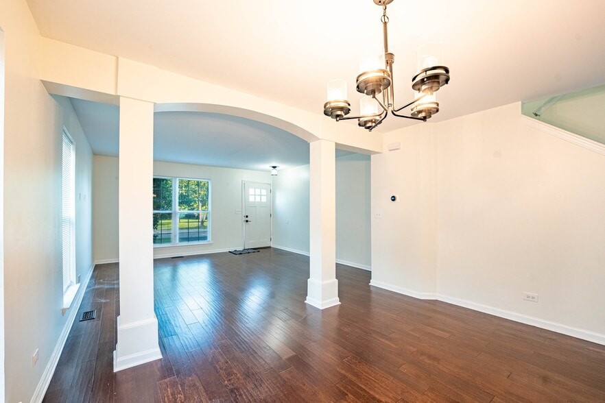 Building Photo - 965 Summerhill Dr