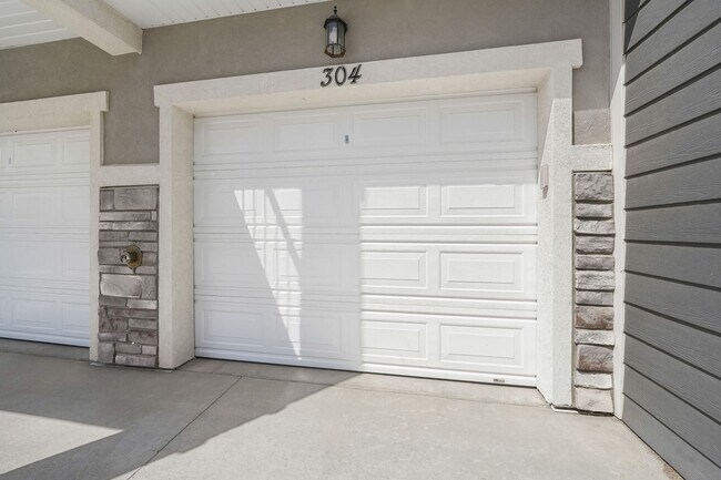 Building Photo - Modern 3-Bedroom Condo in Prime Riverton L...