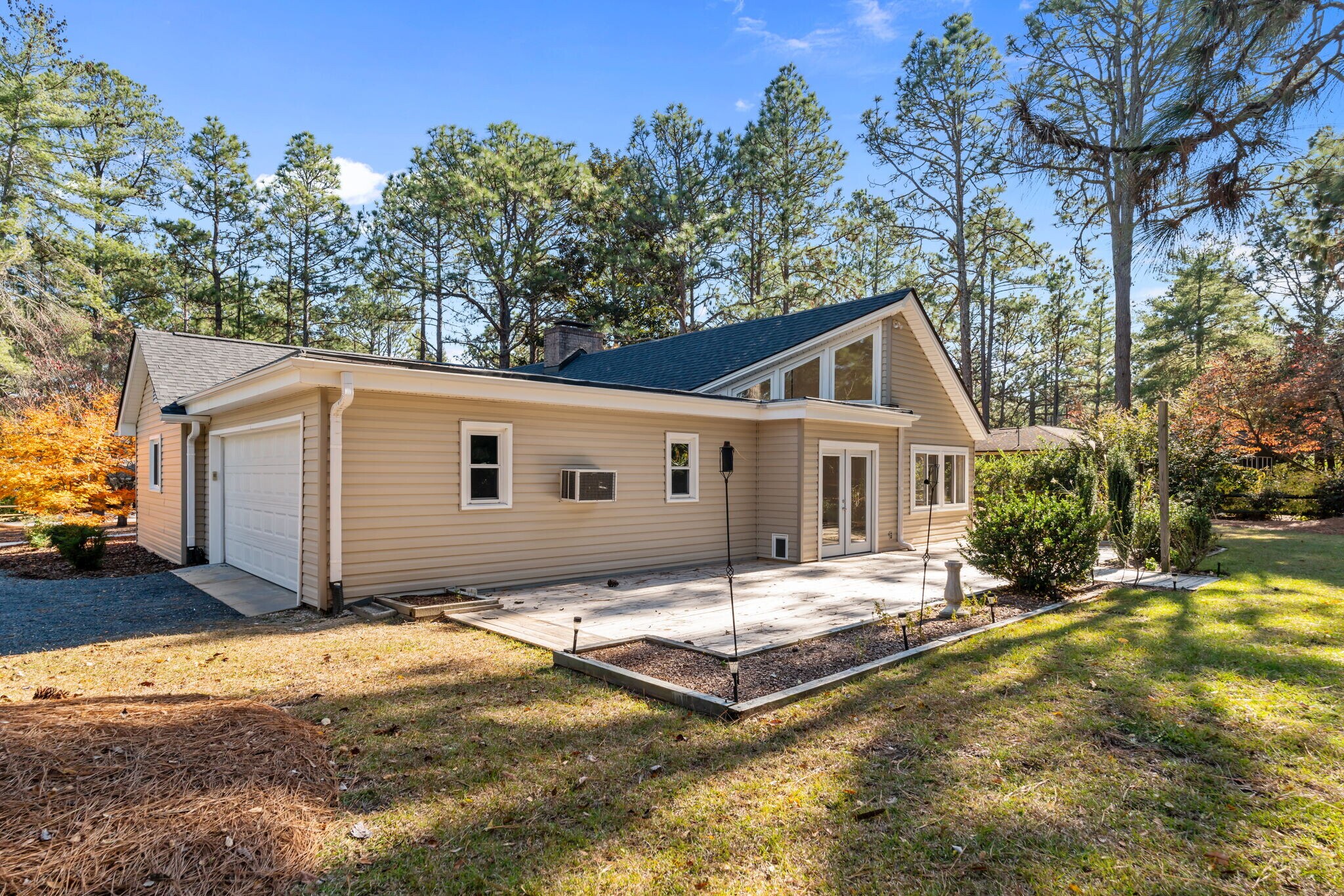 Building Photo - 53 Pine Lake Dr