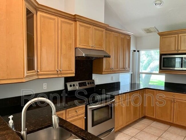 Building Photo - 405 Arlington Ave E