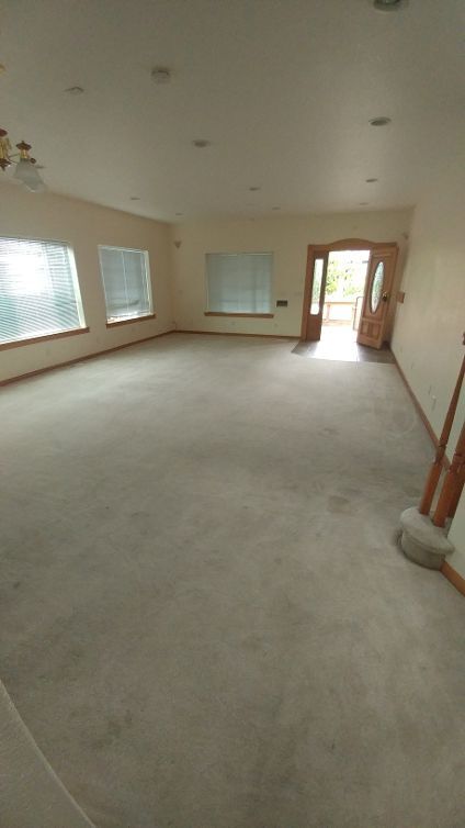 Building Photo - Centrally Located Custom Home each bedroom...