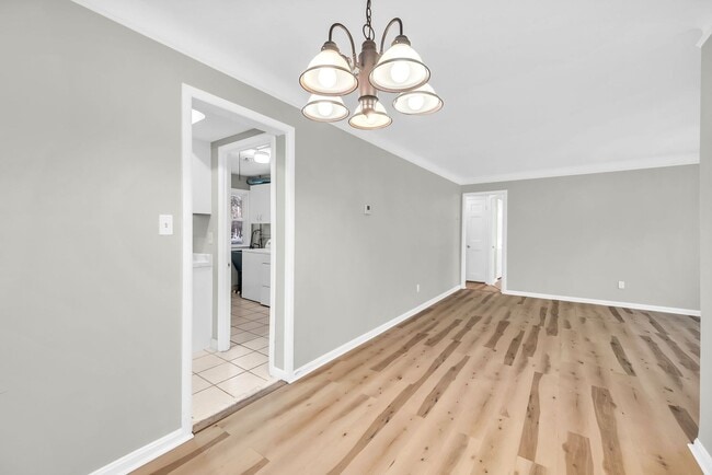 Building Photo - 1386 Eastwood Ave