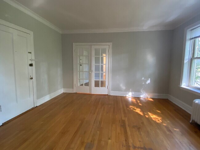 Building Photo - 1525 W Estes Ave