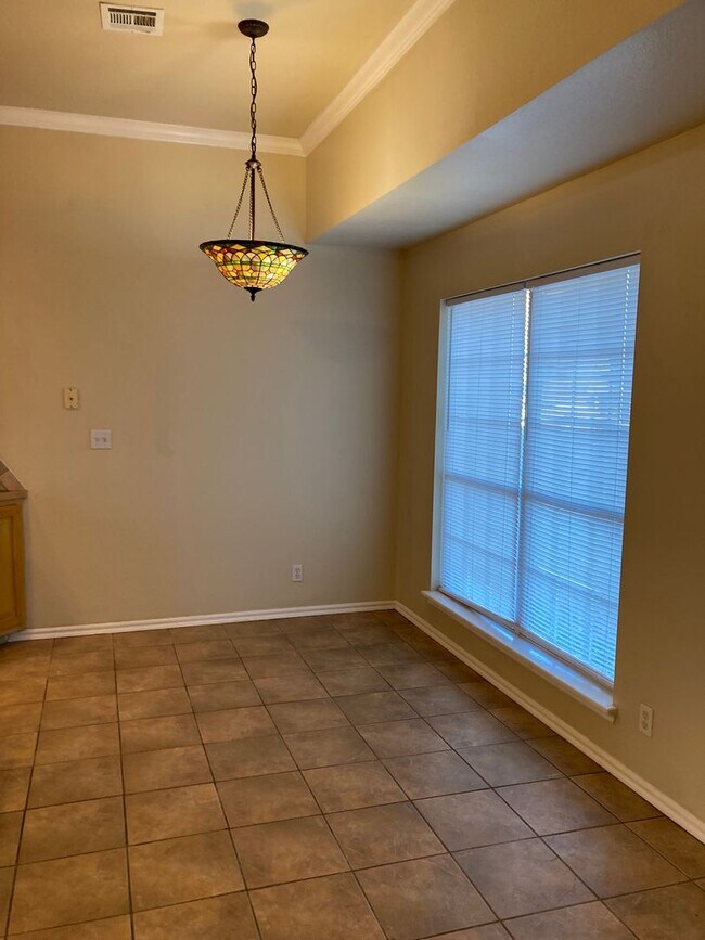 Building Photo - Spacious 3BDRM Home in Blackberry Ridge, V...