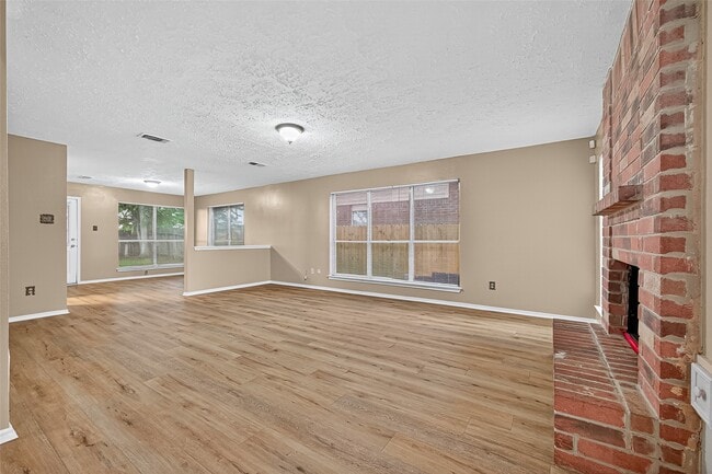 Building Photo - 1926 Woodland Hills Dr