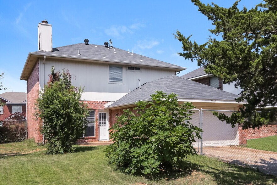 Building Photo - 6902 Graham Dr
