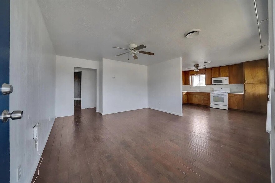 Building Photo - 1101 Snead Dr