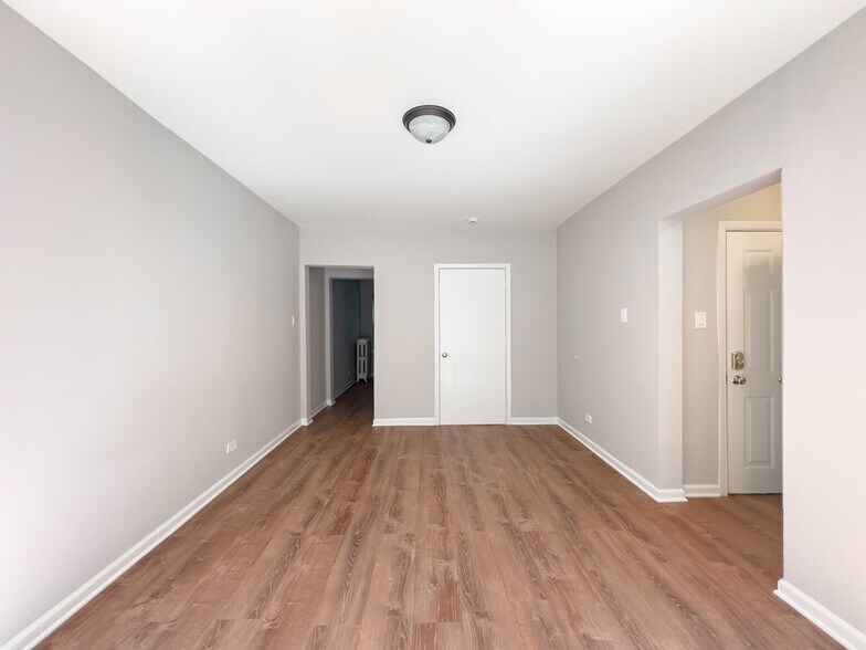 Building Photo - 5746 N Winthrop Ave