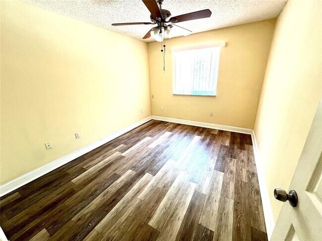 Building Photo - 7893 N Southwood Cir
