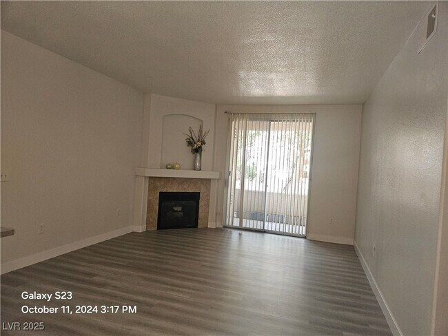 Primary Photo - 1830 N Buffalo Dr