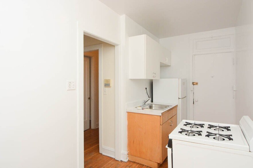 Building Photo - 3310 W Schubert Ave