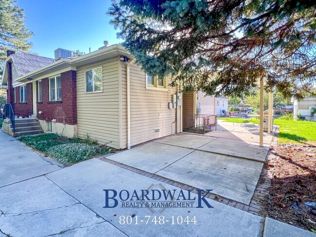 Building Photo - 2247 E Lambourne Ave