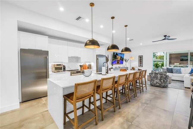 Building Photo - 2065 Goldenrod St