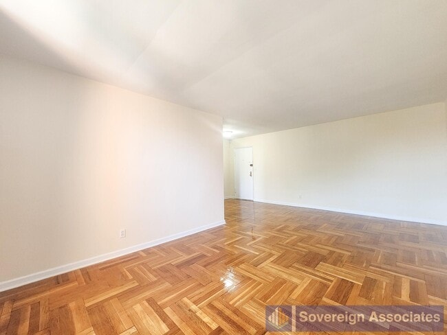 Building Photo - 525-527 Riverdale Avenue