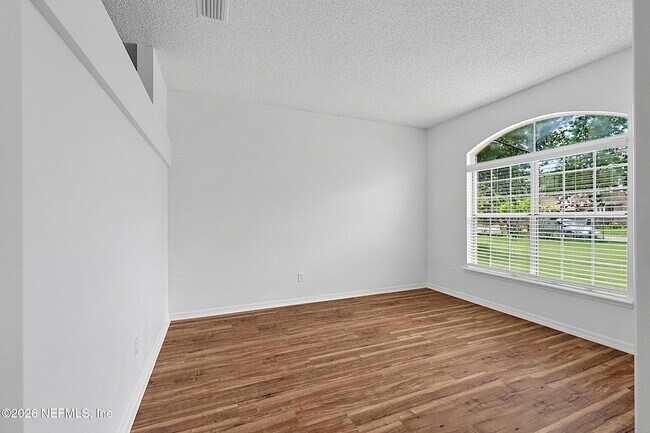 Building Photo - 8426 Country Bend Cir W