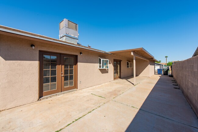 Building Photo - 4597 W 18th Pl