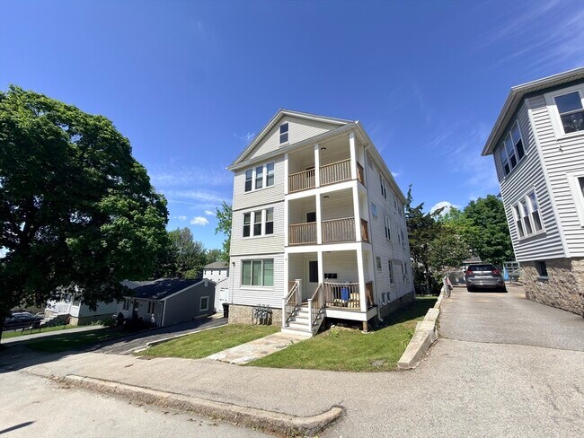 Building Photo - 4 Glade St