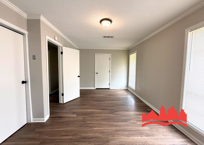 Building Photo - Fully Renovated 3BR/1BA Home