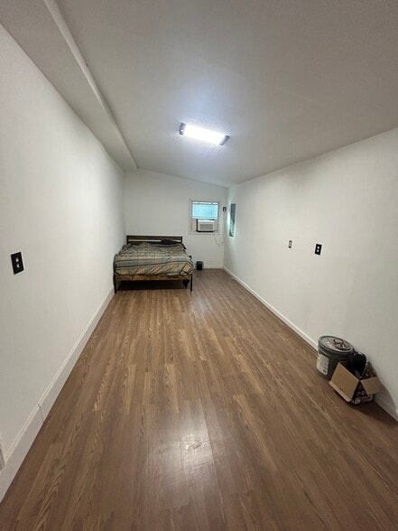 Building Photo - 5 Counts St