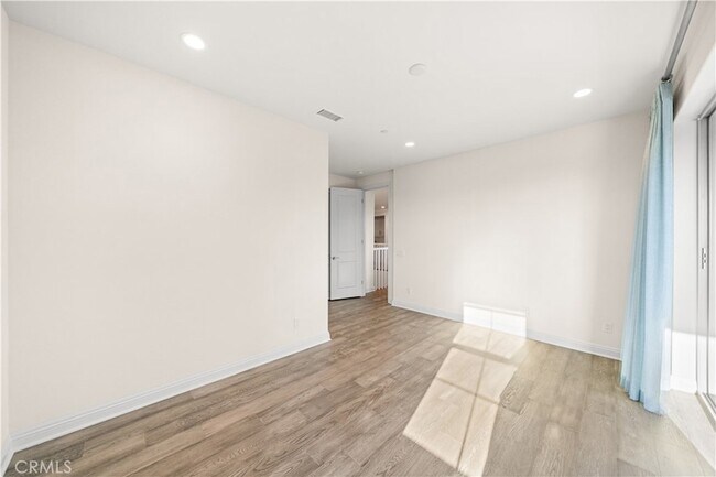 Building Photo - 1151 Summit Oak Dr