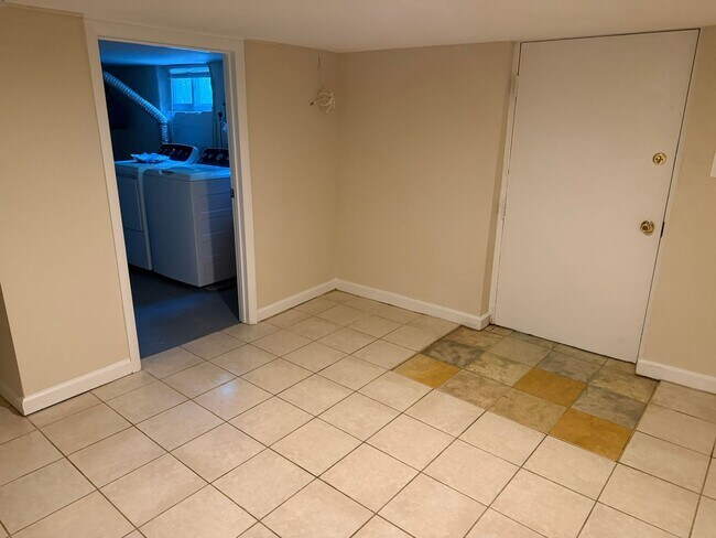 Building Photo - Spacious home close to METRO, Uof MD, etc.