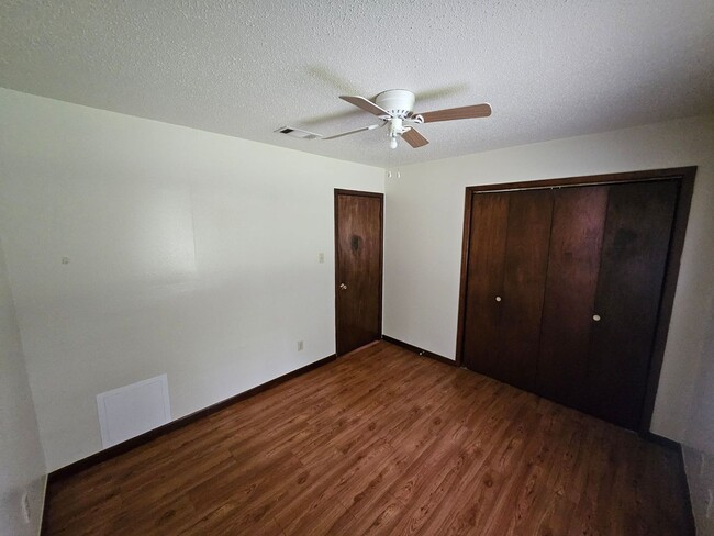 Building Photo - 130 Raymond Dr