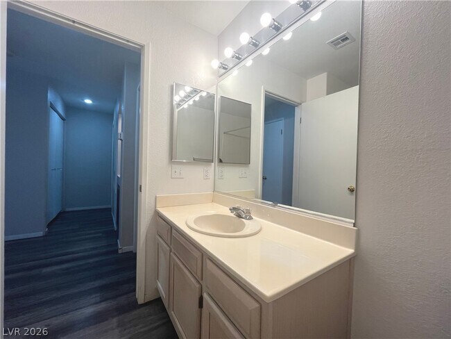 Building Photo - 5415 W Harmon Ave