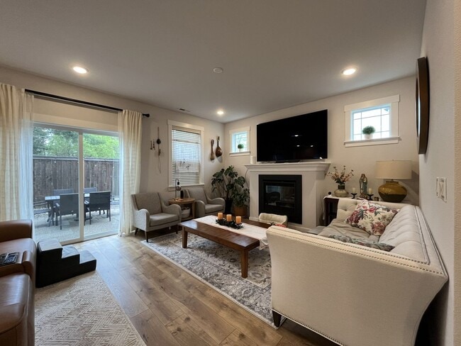 Building Photo - Open Concept 4BR Home with Island Seating, Loft & Spacious Living Room