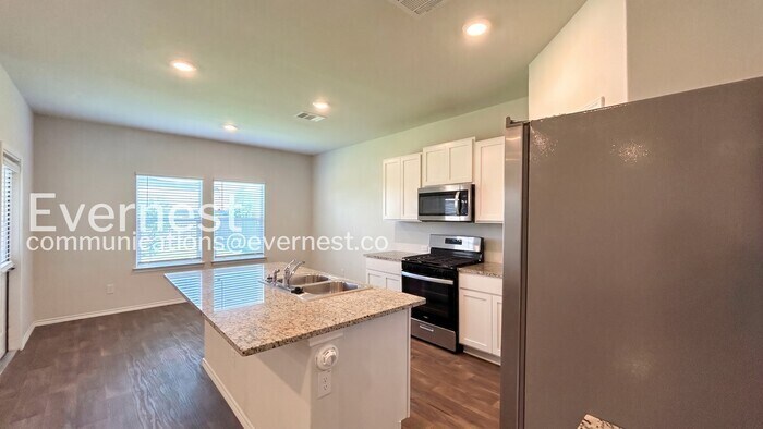 Building Photo - 15606 Garam Trl