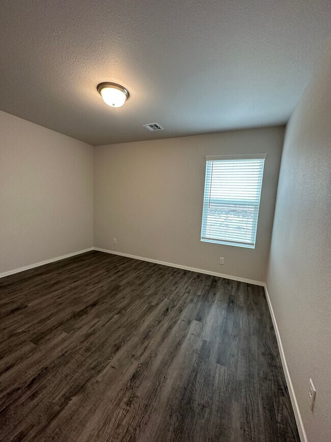 Building Photo - *Pre-leasing* Three Bedroom | Two Bath Hom...