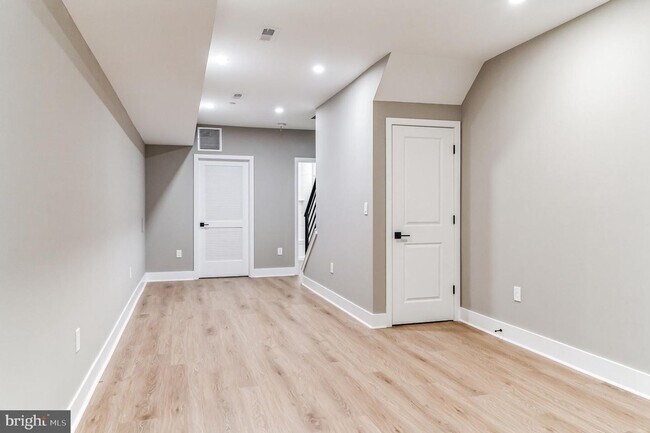 Building Photo - 2710 Latona St