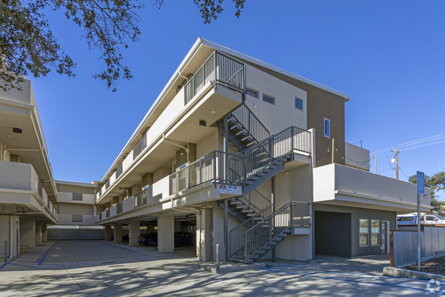 Building Photo - Ramona Gardens