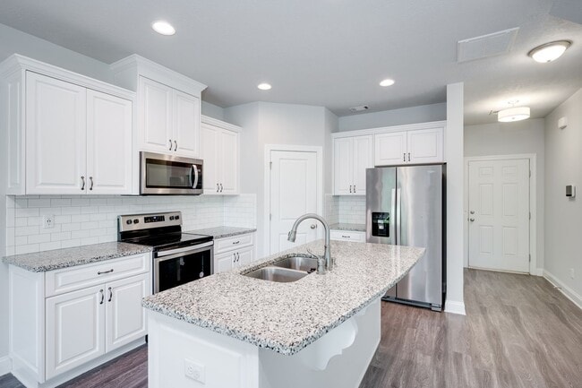 Building Photo - 3 Bedroom 2.5 Bath Townhouse