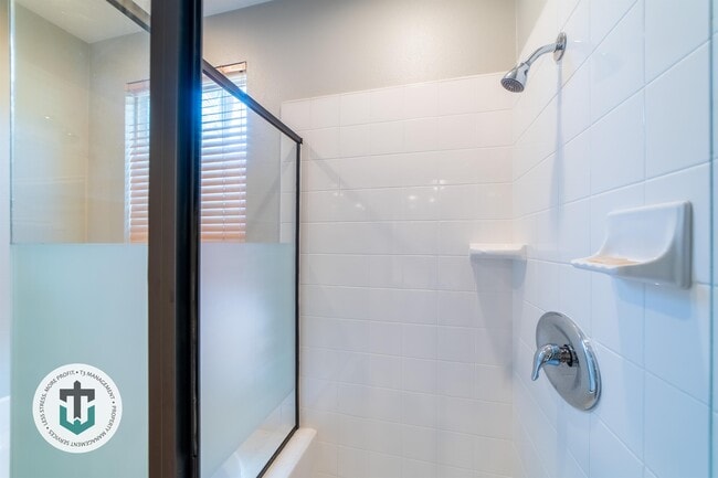 Building Photo - 15804 Caminito Cantaras