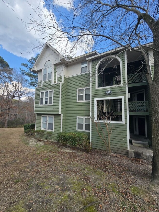 Building Photo - 950 Stewarts Creek Dr